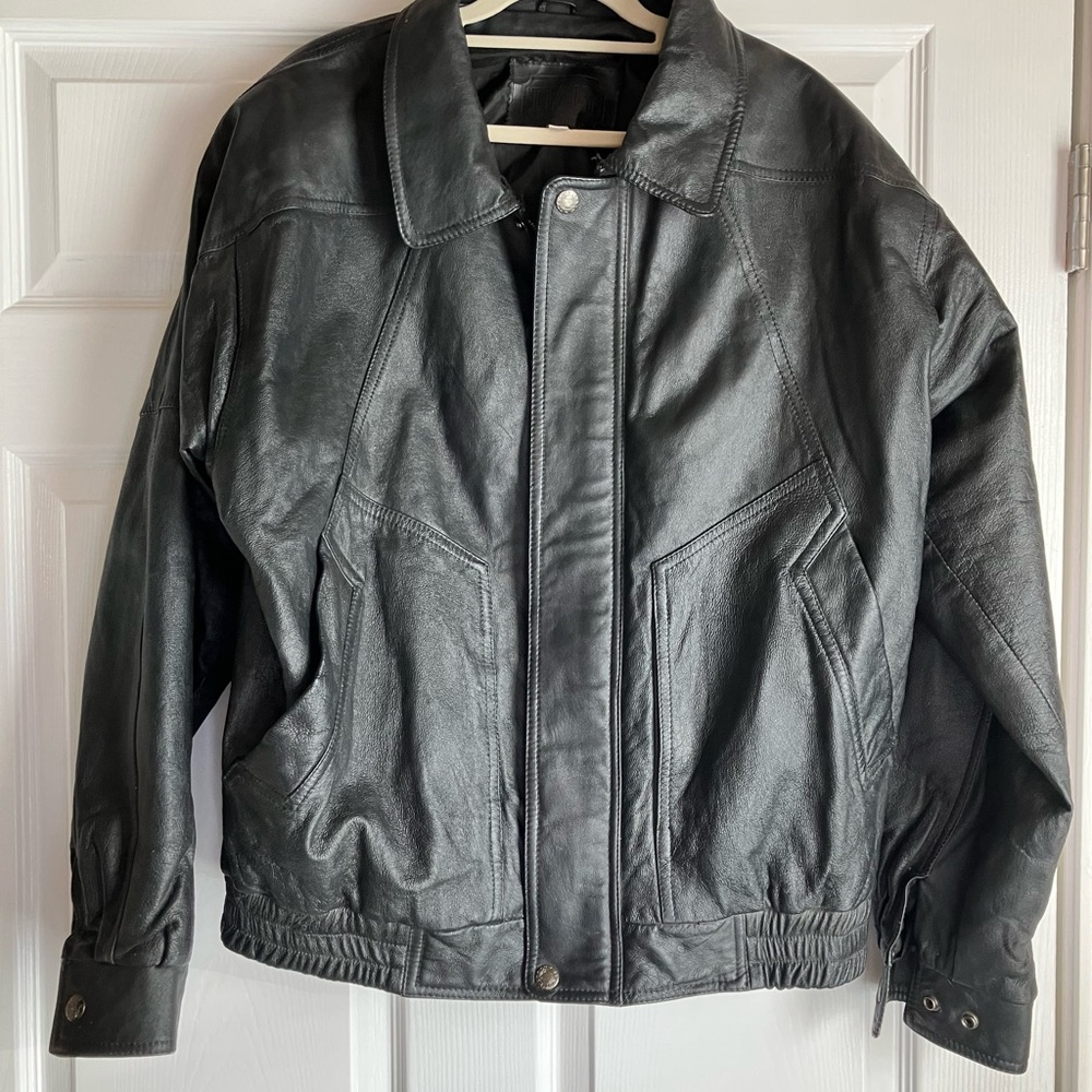 🏍️ Vintage Black Bomber Jacket with Water-Resistant Leather READ DESCRIPTION!